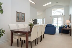 House, 4 Bedrooms | In-room dining