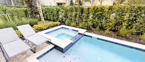 ハウス ベッド (複数台) | 屋外プール