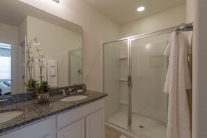 Townhome, 4 Bedrooms | Bathroom - Solterra 4678 (Davenport)
