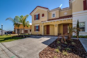 Townhome, 4 Bedrooms | Front of property