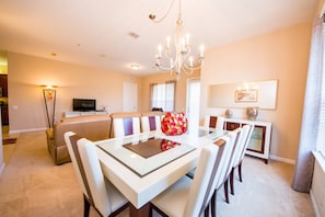 Apartment, 4 Bedrooms | In-room dining