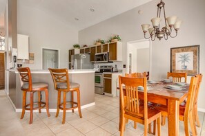 House, 3 Bedrooms | In-room dining