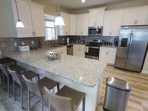 House, 6 Bedrooms | Private kitchen | Dishwasher, cookware/dishes/utensils - Champions Gate 1541 (Davenport)