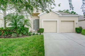 House, 4 Bedrooms | Front of property