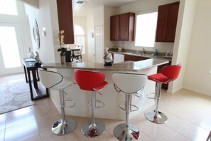 House, 4 Bedrooms | Private kitchen | Microwave, oven, stovetop, dishwasher