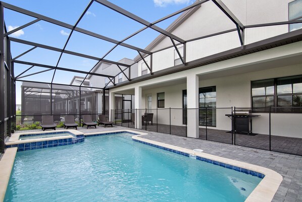 Talo, useita sänkyjä | Sisäuima-allas | Ulkouima-allas