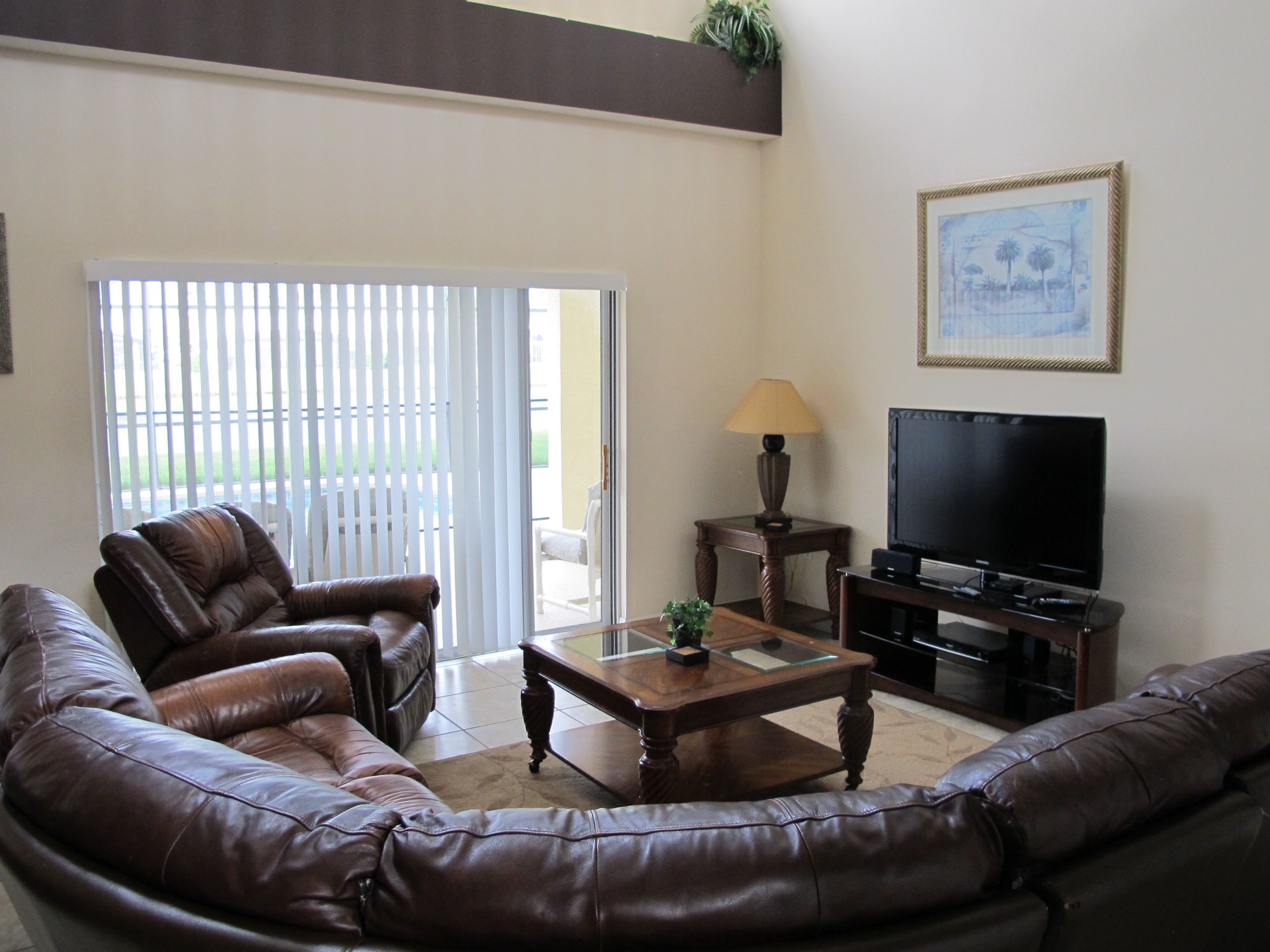 House, 5 Bedrooms | Living area