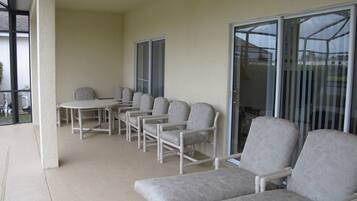 House, 5 Bedrooms | Terrace/patio