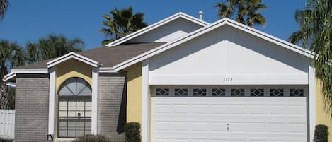 House, 3 Bedrooms | Front of property