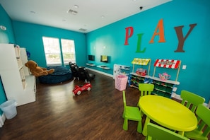 Casa geminada, 4 quartos | Playground interno