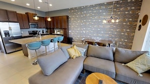 Living area - Festival Resort 313 (Davenport)