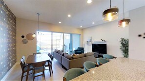 In-room dining - Festival Resort 313 (Davenport)