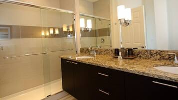 Townhome, 3 Bedrooms | Bathroom | Towels