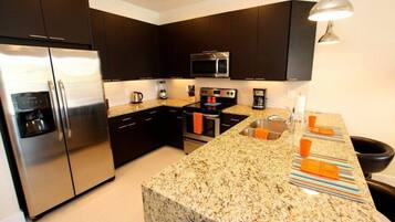 Townhome, 3 Bedrooms | Private kitchen | Fridge, dishwasher, cookware/dishes/utensils, freezer