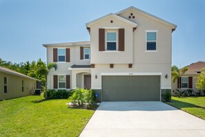 House, 4 Bedrooms | Property grounds