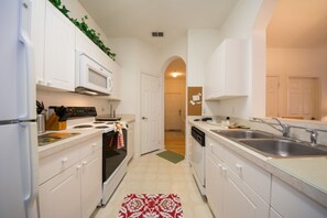 Condo, 3 Bedrooms | Private kitchen