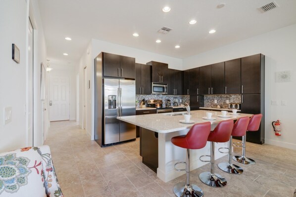 Maison en rangée, 4 chambres | Cuisine privée | Lave-vaisselle, vaisselle et ustensiles