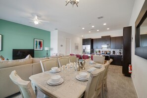 Stadtwohnung, 4 Schlafzimmer | Essbereich im Zimmer