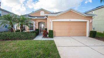 House, 4 Bedrooms | Front of property