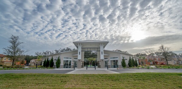 House, 6 Bedrooms | Front of property