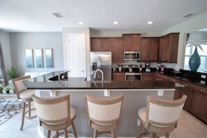 Casa, 6 habitaciones | Cocina privada | Lavavajillas y utensilios de cocina 