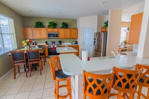 House, 5 Bedrooms | Private kitchen | Dishwasher, cookware/dishes/utensils
