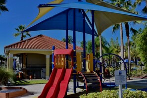 Pientalo, 3 makuuhuonetta | Lasten leikkialue ulkona