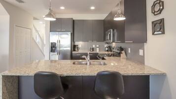 Nhà liên kế, 3 phòng ngủ | Bếp riêng