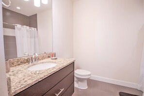 Townhome, 3 Bedrooms | Bathroom | Towels - Serenity 17331 (Clermont)