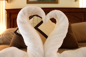 A bed with two white towels arranged in a heart shape. - Orange Tree 3434 (Clermont)