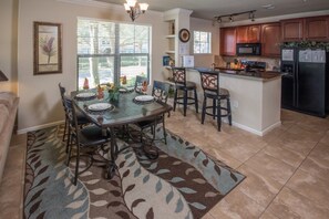 Interior detail - Bella Piazza 903 - 813 (Davenport)