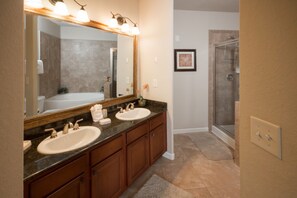 Condo, 3 Bedrooms | Bathroom sink