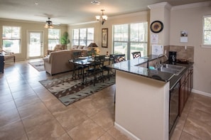 Condo, 3 Bedrooms | Living area