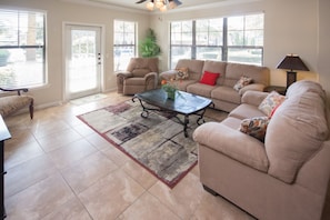 Condo, 3 Bedrooms | Living area