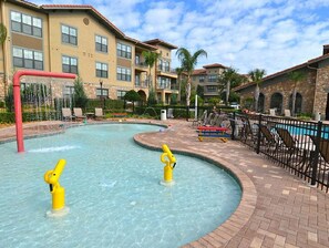 Huoneisto, 3 makuuhuonetta | Lastenallas | Ulkouima-allas