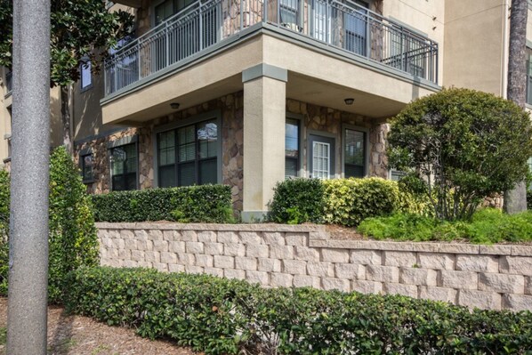 Condo, 3 Bedrooms | Property grounds