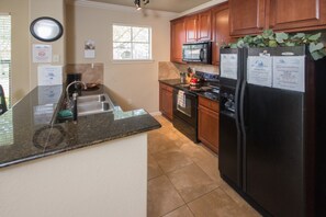 Condo, 3 Bedrooms | Private kitchen