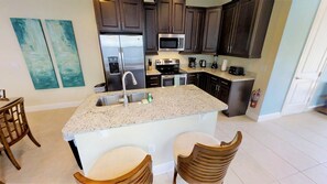 Talo, useita sänkyjä | Yksityinen keittiö | Astianpesukone, keittoastiat/astiat/ruokailuvälineet