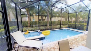 Talo, useita sänkyjä | Sisäuima-allas | Ulkouima-allas