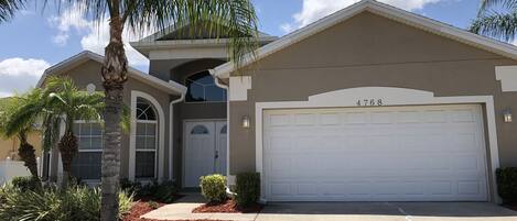 House, 4 Bedrooms | Front of property