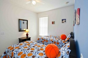 House, 4 Bedrooms | Children's theme room