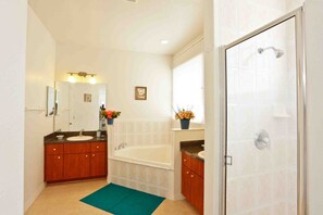 House, 4 Bedrooms | Bathroom | Hair dryer, towels