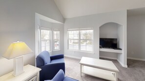 Huoneisto, 2 makuuhuonetta | Oleskelualue | Televisio