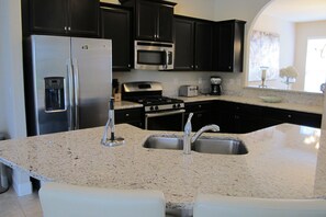 House, 6 Bedrooms | Private kitchen