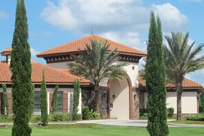 House, 6 Bedrooms | Front of property