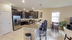 Casa, 5 camere da letto | Cucina privata | Frigorifero, lavastoviglie, pentole/stoviglie/utensili, freezer