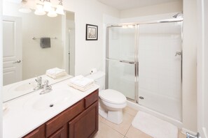 House, 6 Bedrooms | Bathroom