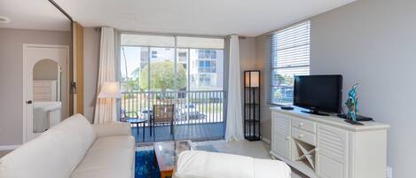 Condo, 1 Bedroom | Living area