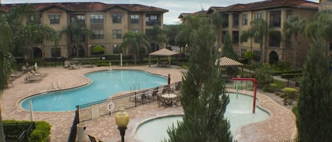 حمام سباحة خارجي