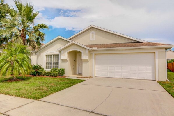 House, 4 Bedrooms | Front of property